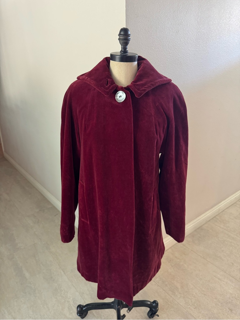 Women's Velvet Single-Button Coat in Wine true vintage 1940’s 1950’s holiday